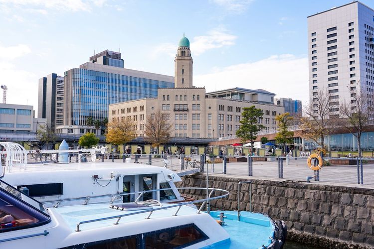 平匡とみくりが待ち合わせた海沿いの公園