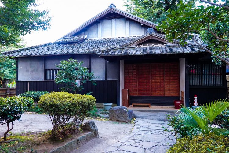 オープニングに登場する和風の家