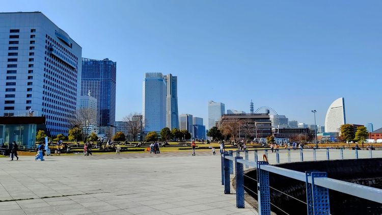 平匡とみくりが待ち合わせた海沿いの公園
