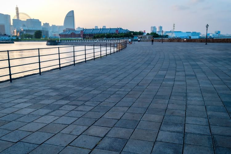 平匡とみくりが待ち合わせた海沿いの公園