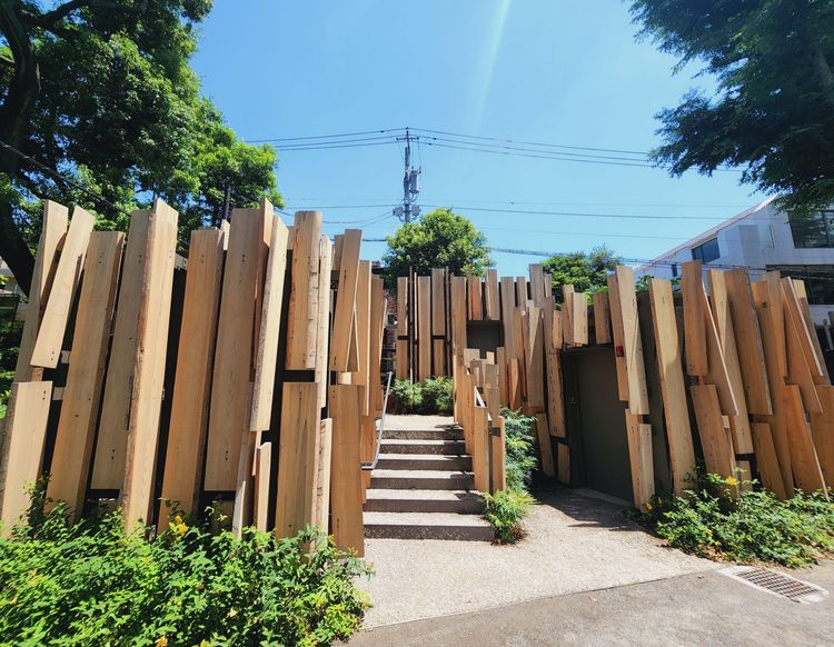 迷子と出会う公園のトイレ