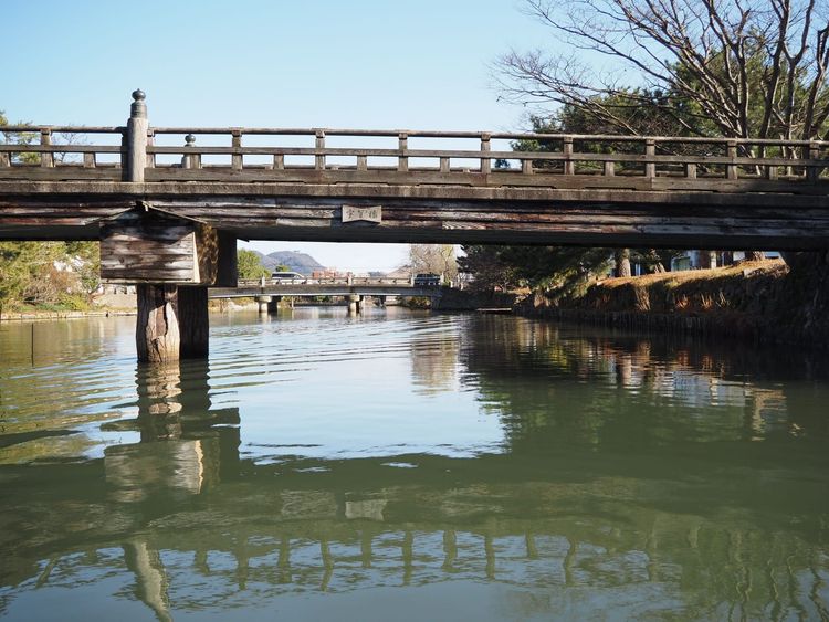 オープニングに登場する松江城が見える橋