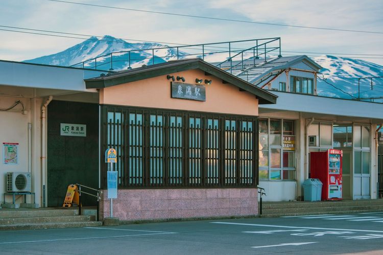 町の移動・日常が映る駅前