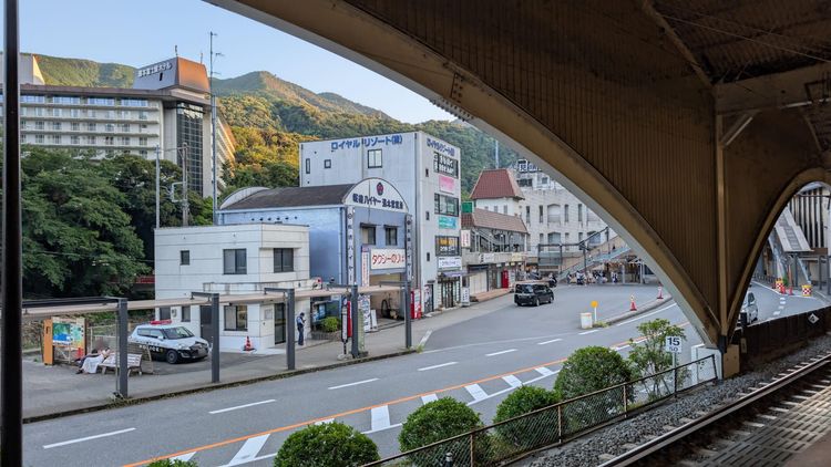 【第4話】葛城ミサトが碇シンジを迎えに来た場面