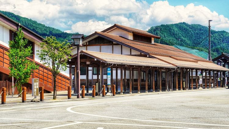 瀧が三葉の手がかりを探しに降り立つ駅（飛騨古川駅）