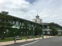 折木奉太郎と千反田えるが資料を探した図書館 — 高山市図書館 煥章館