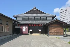 菅原奈未（出口夏希）ら高校生が研究発表大会に挑む明治の芝居小屋 — 小浜まちの駅 旭座