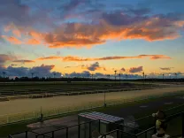 ホッカイドウ競馬が行われる日高の地方競馬場 — 門別競馬場