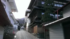西ヶ谷温泉の路地として登場する旅館街の小路 — 別所温泉 旅館街小路